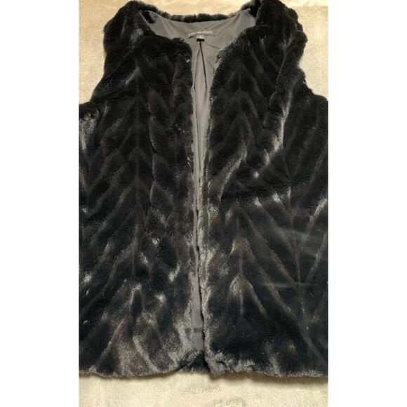 Signature Studio Super Soft Faux Fur Black Vest Medium NWOT - Picture 3 of 9